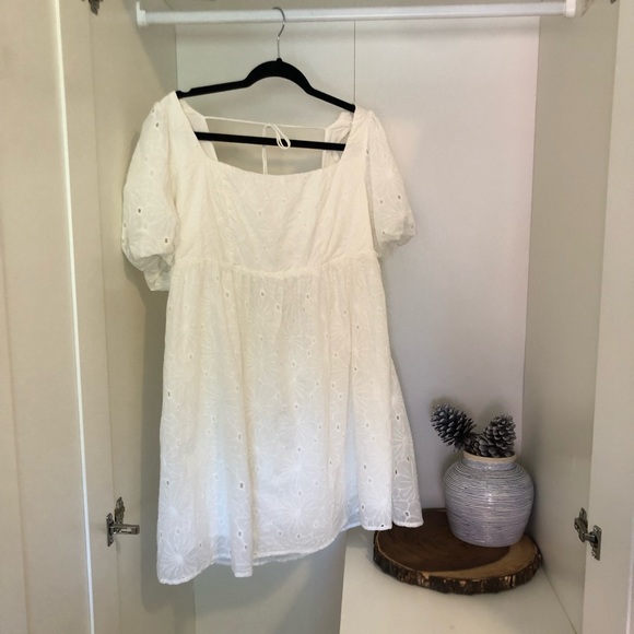 Princess Polly Dresses & Skirts - Floral white baby doll dress from Princess Polly (size 10)